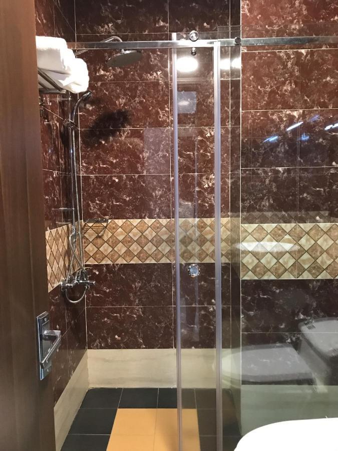 Quoc Thanh Hotel Long Khanh Dış mekan fotoğraf