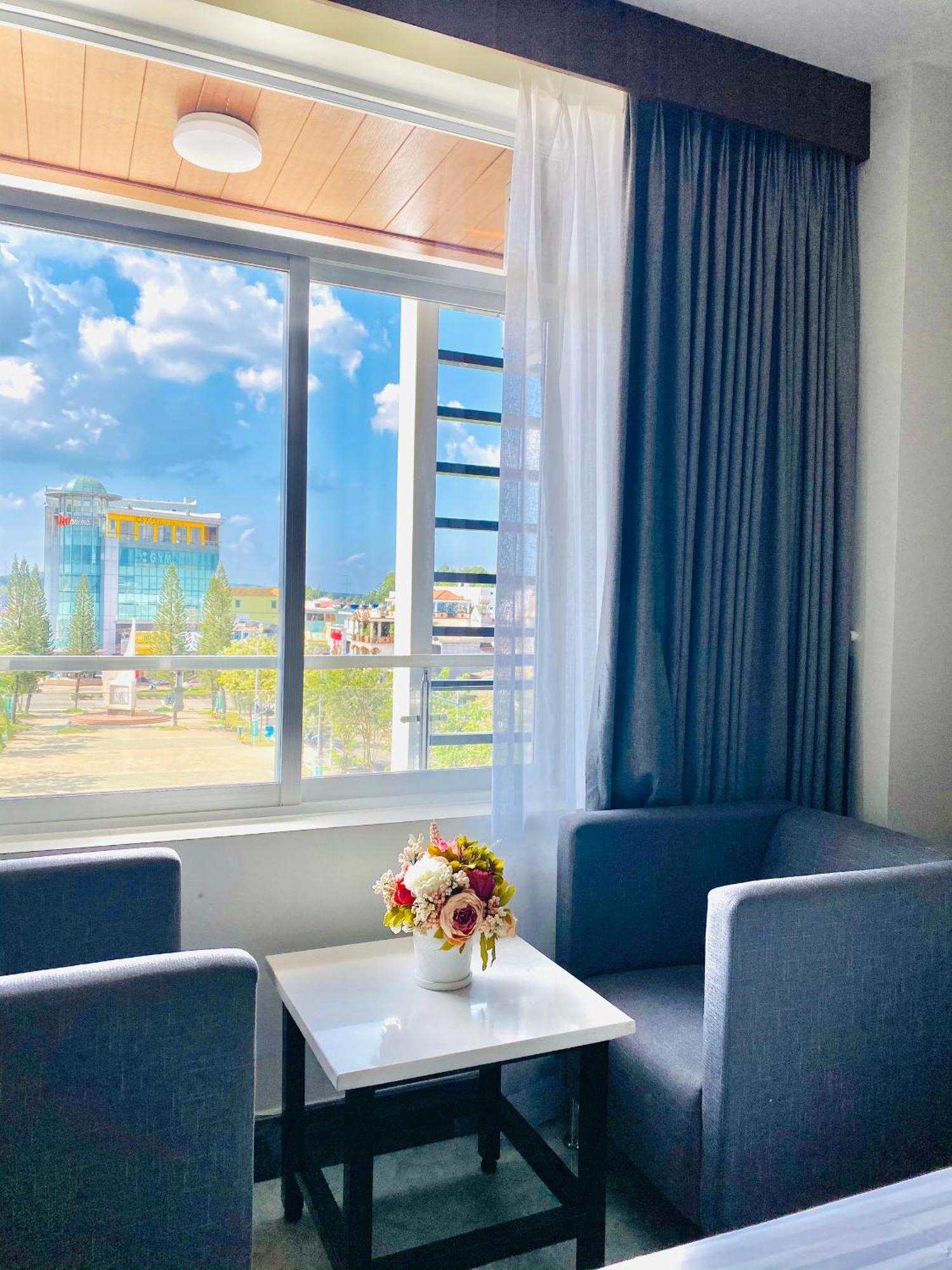 Quoc Thanh Hotel Long Khanh Dış mekan fotoğraf